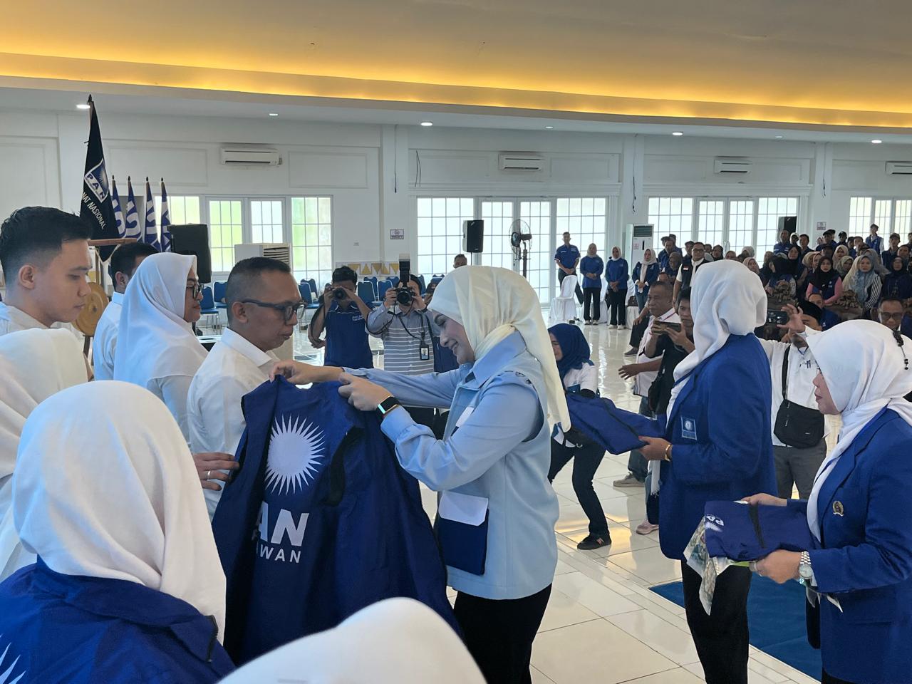 Lantik Pengurus DPRt se-Pesawaran Serta Rakerda DPD PAN. Putri Zulkifli Hasan Beri Pujian Ke Ketua DPD PAN : Rasa-rasanya Pak Paisal ini kedepan nya jangan legislatif lagi